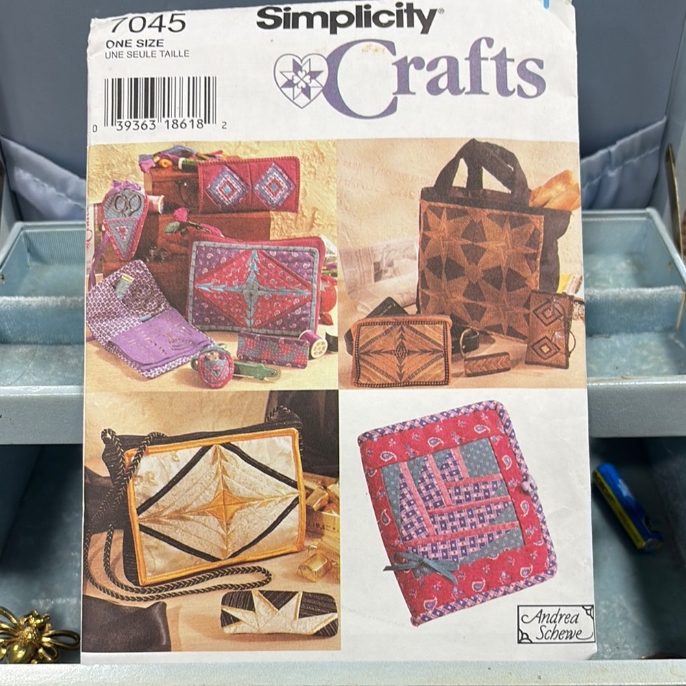 Simplicity Crafts Pattern for Stylish Accessories
M